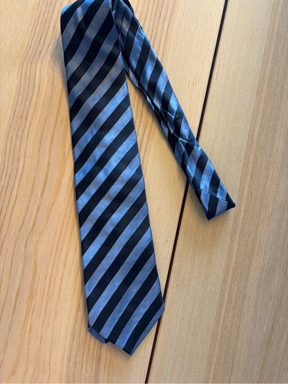 HUGO BOSS 100% Silk tie